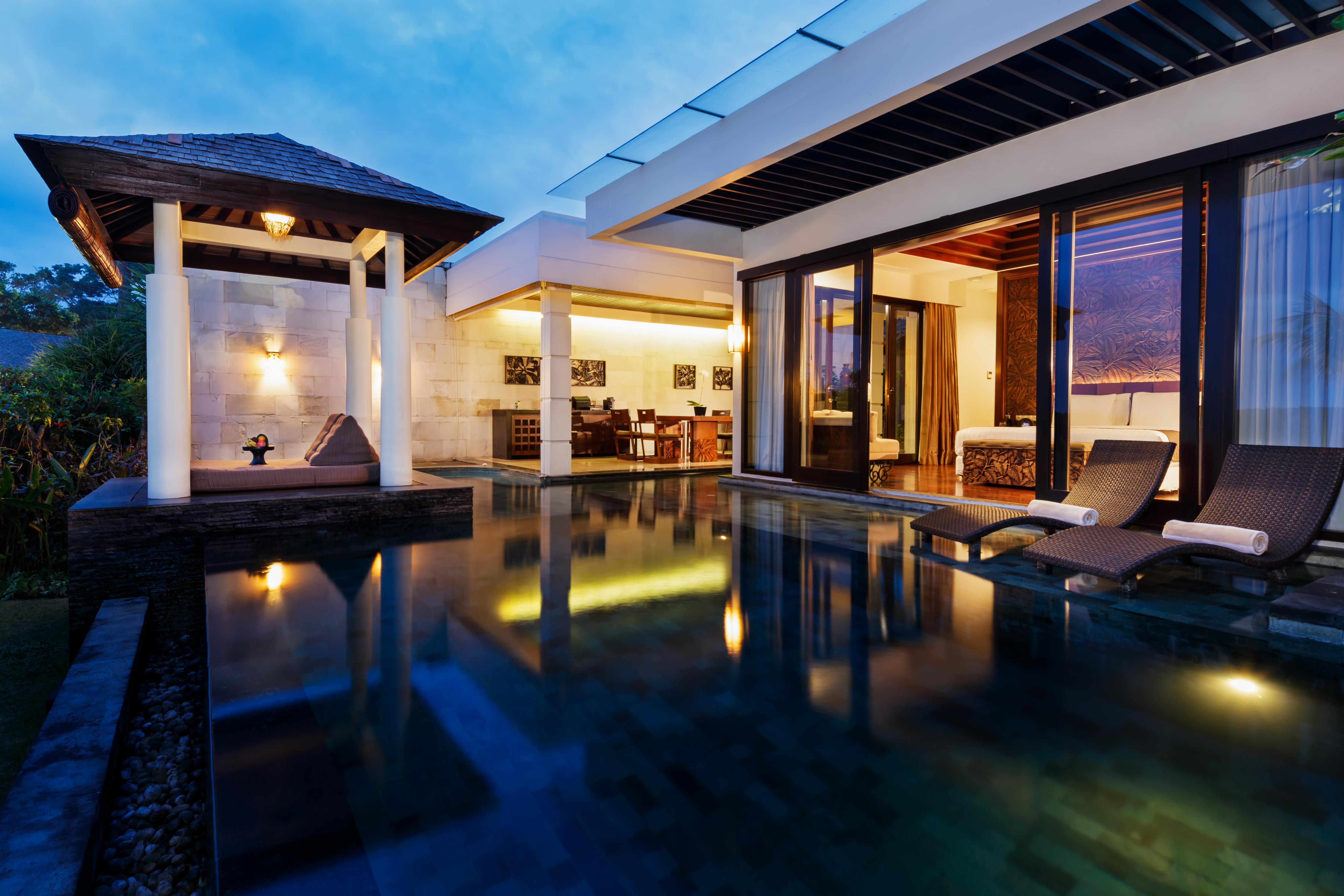 The Seminyak Beach Resort & Spa Esterno foto A pool villa at the resort