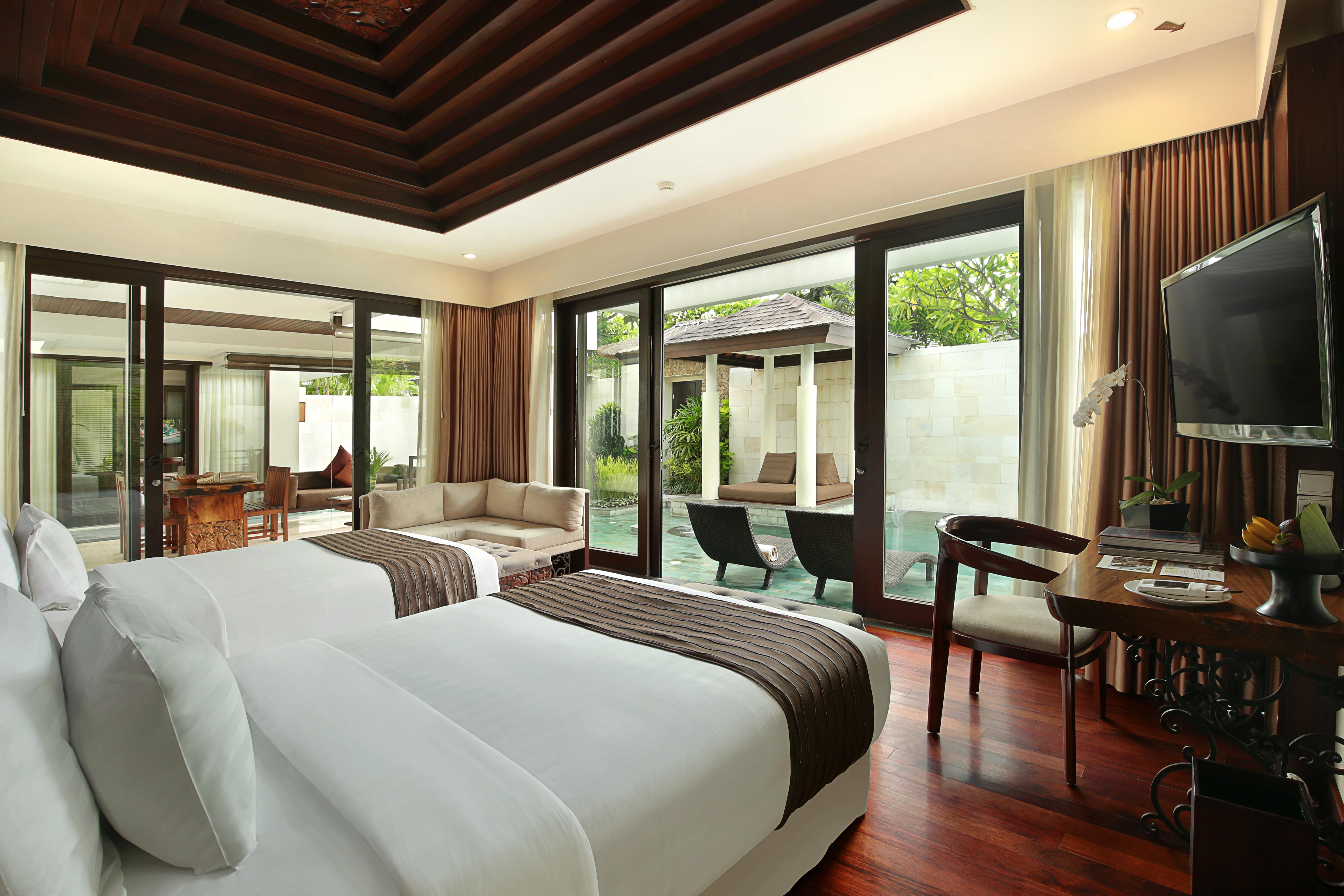 The Seminyak Beach Resort & Spa Esterno foto A bedroom at the resort