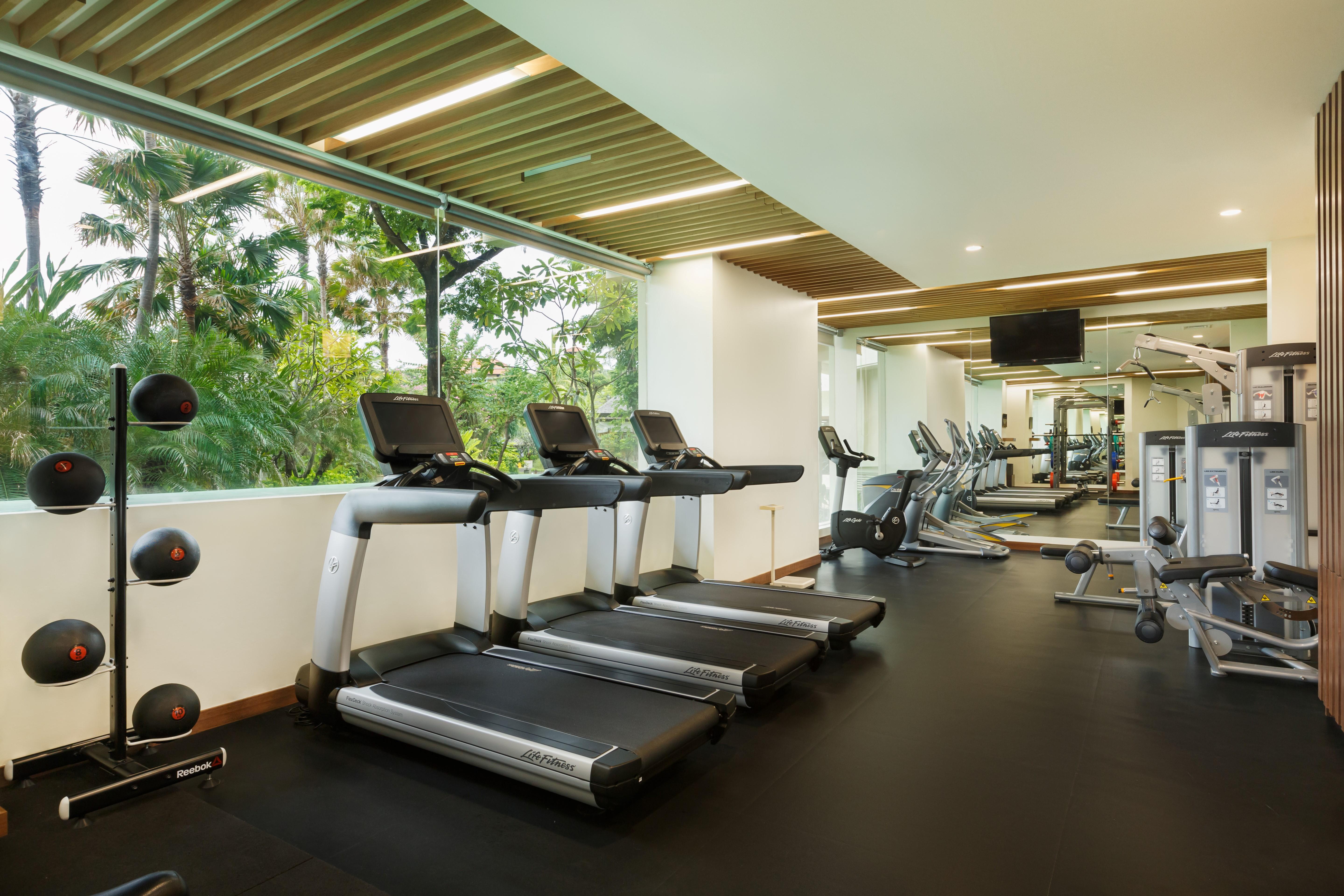 The Seminyak Beach Resort & Spa Esterno foto The gym at the hotel