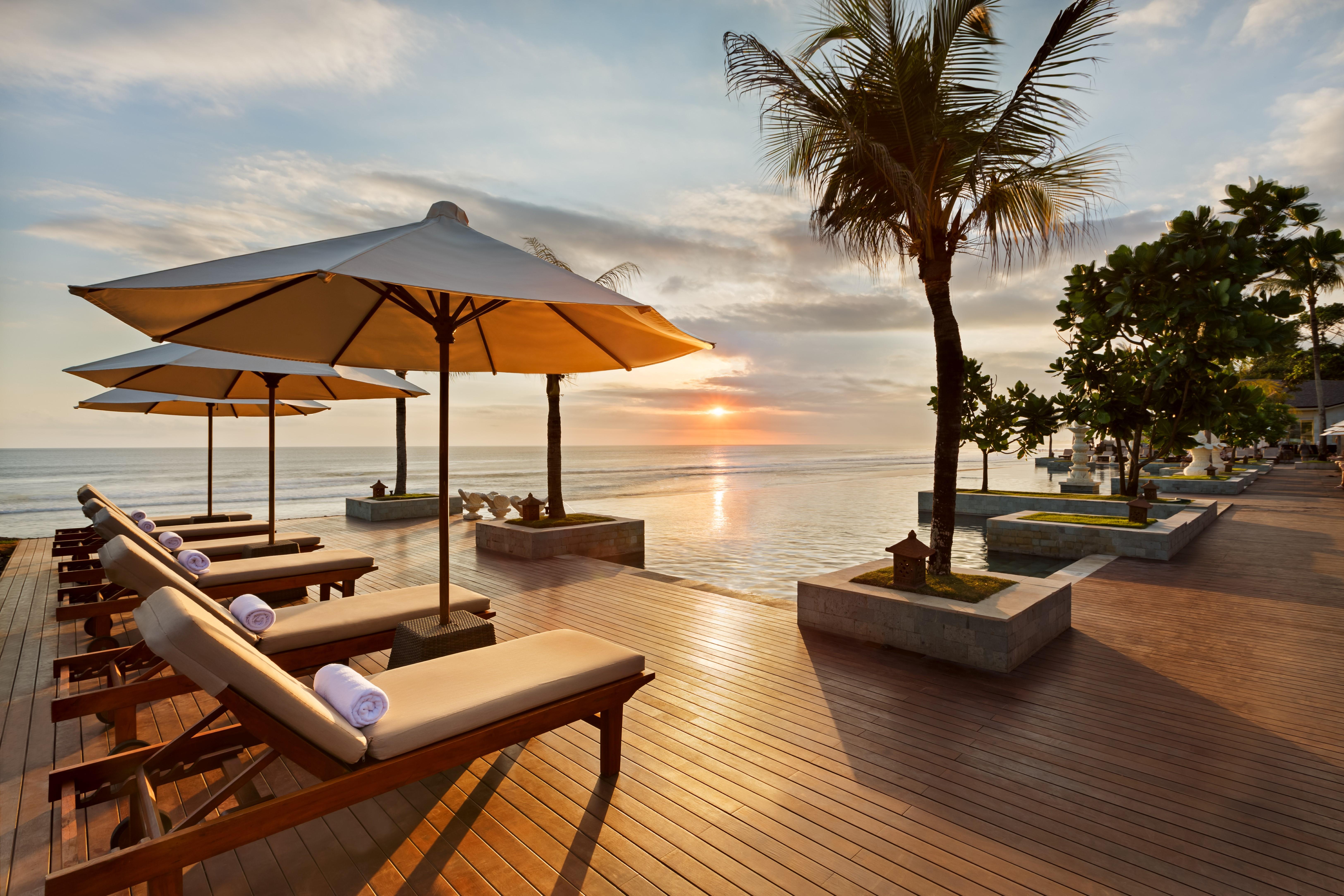 The Seminyak Beach Resort & Spa Esterno foto The beach at the hotel