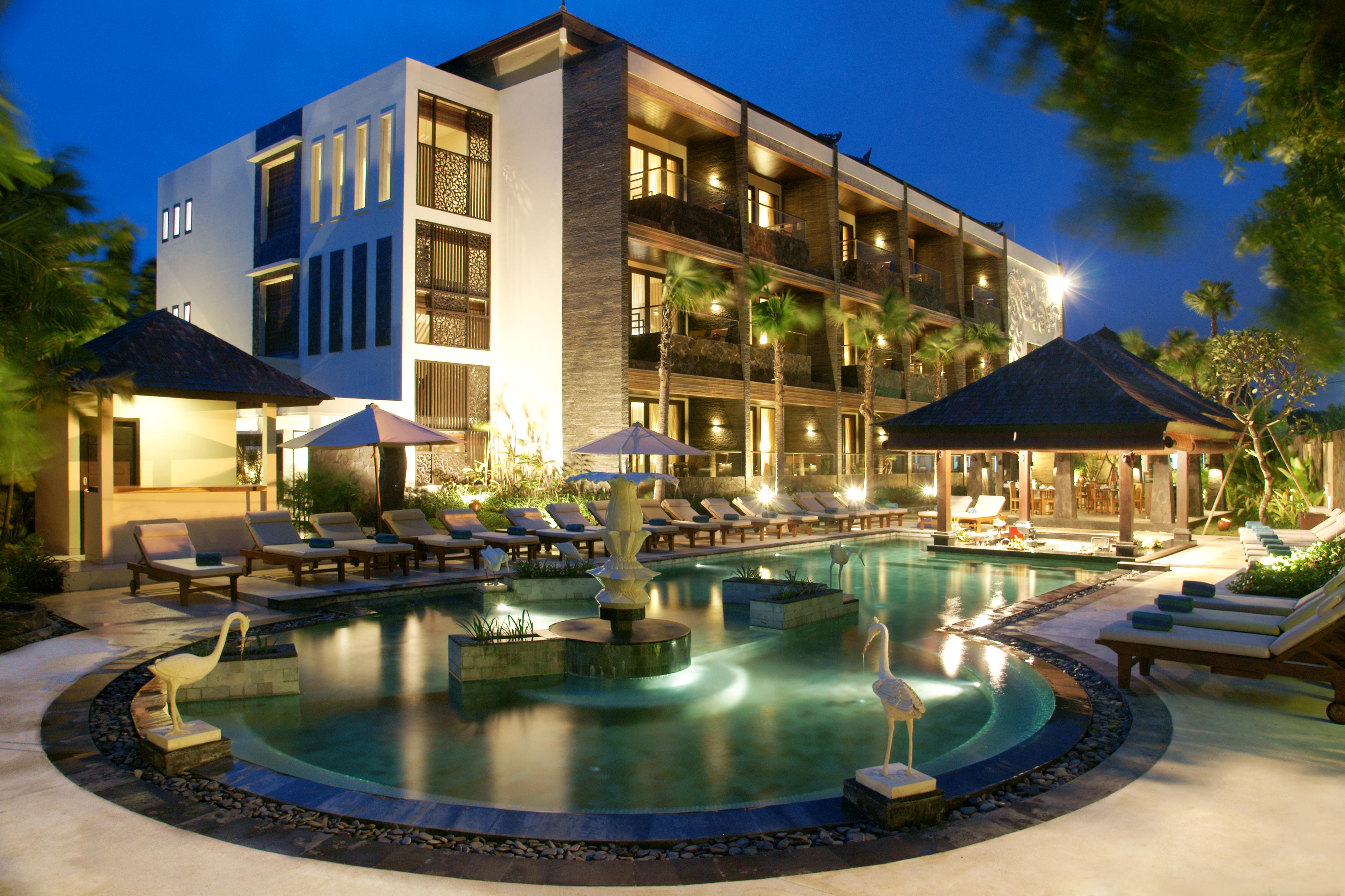 The Seminyak Beach Resort & Spa Esterno foto The hotel's main pool