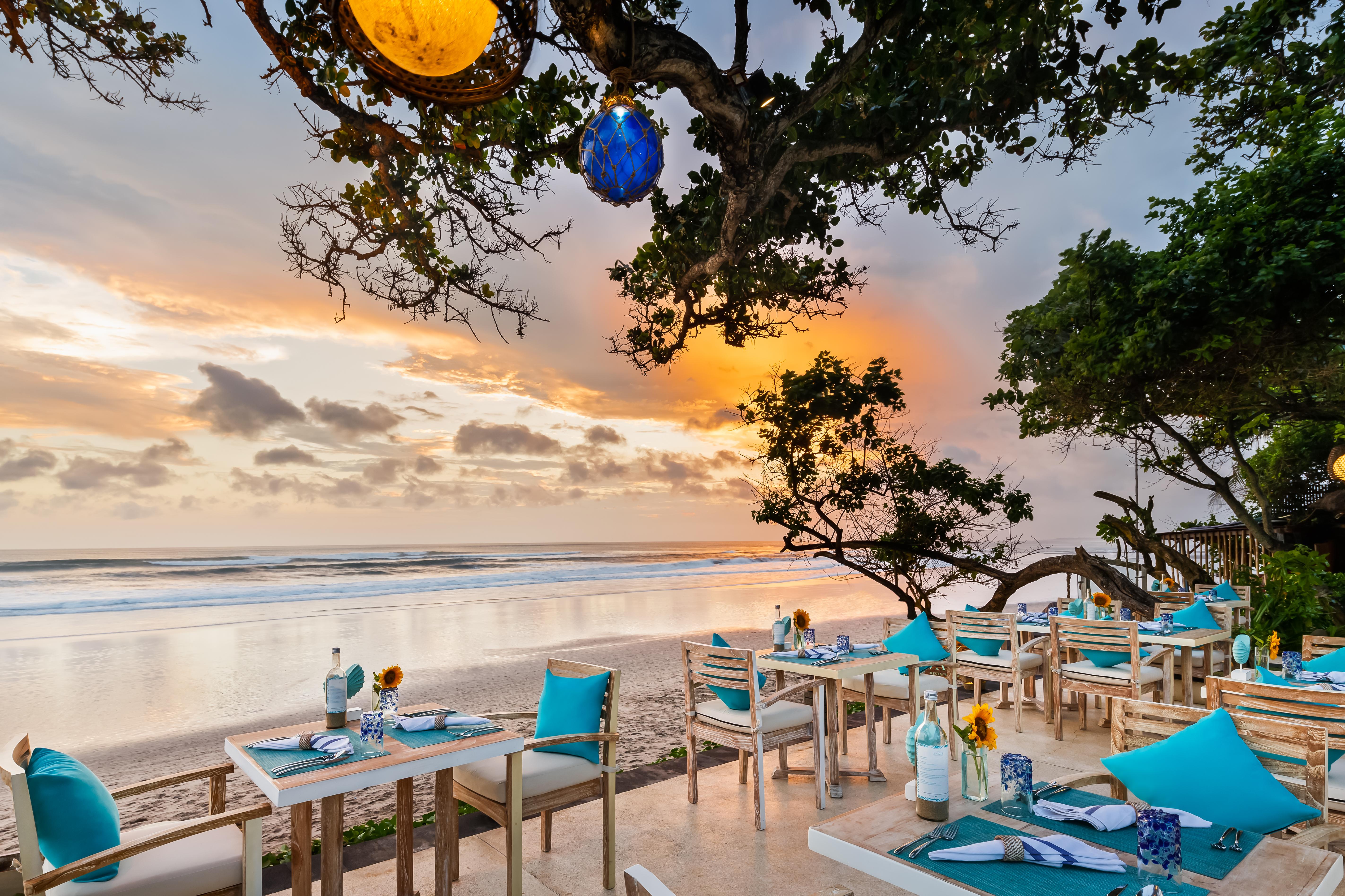 The Seminyak Beach Resort & Spa Esterno foto Sunset at the beach