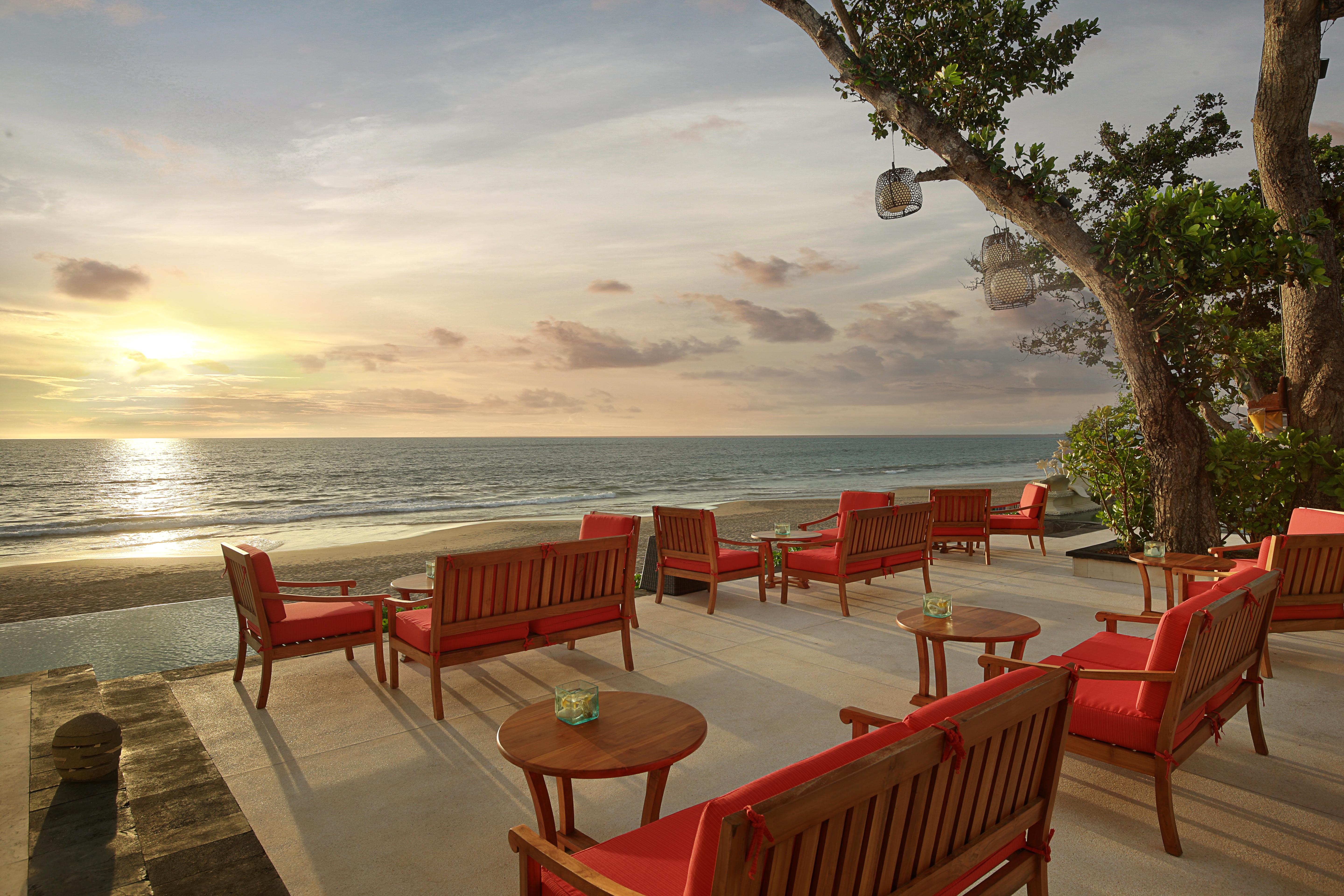 The Seminyak Beach Resort & Spa Esterno foto Sunset at the beach
