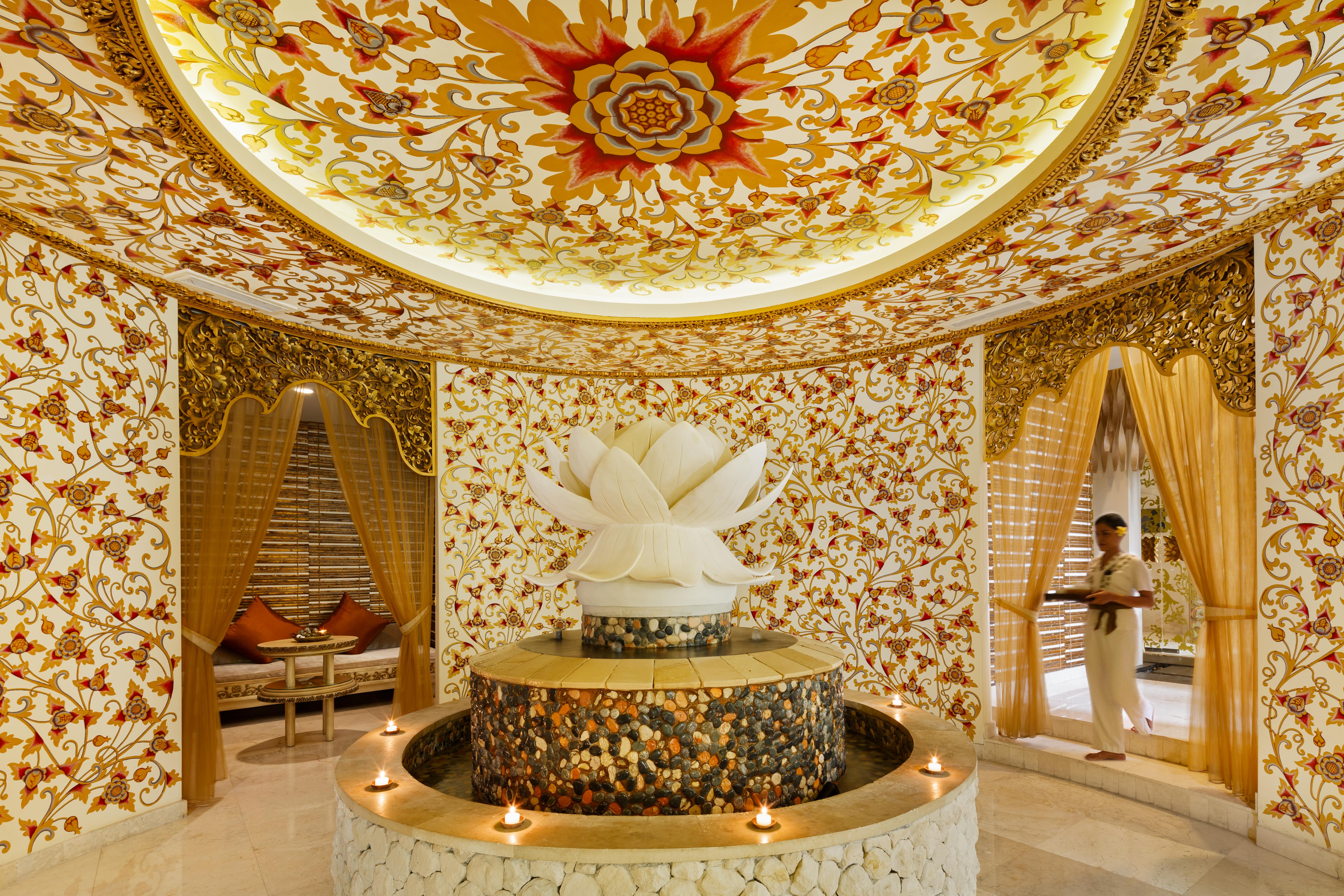 The Seminyak Beach Resort & Spa Esterno foto The Royal Spa at The Royal Mirage