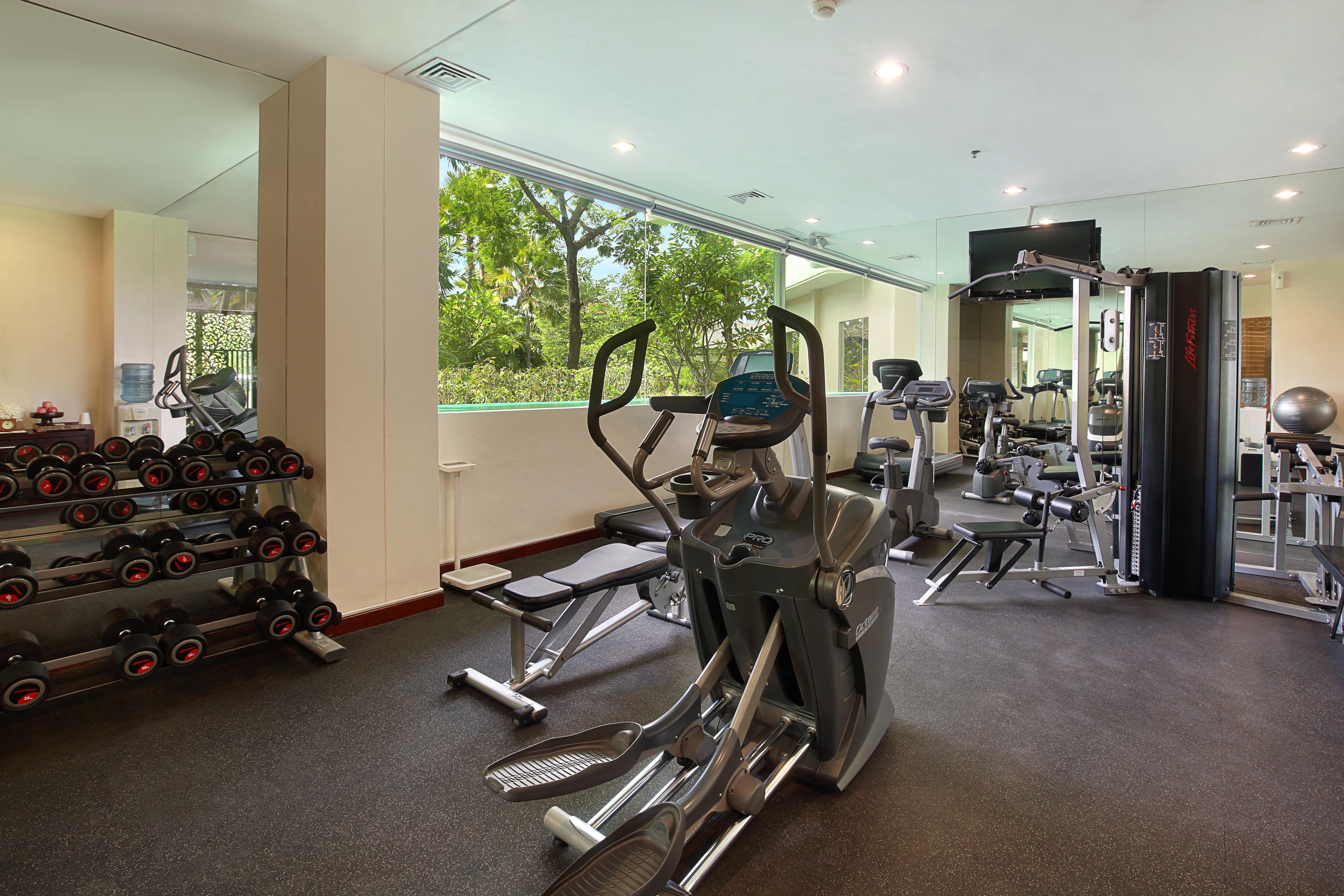 The Seminyak Beach Resort & Spa Esterno foto The gym at the hotel