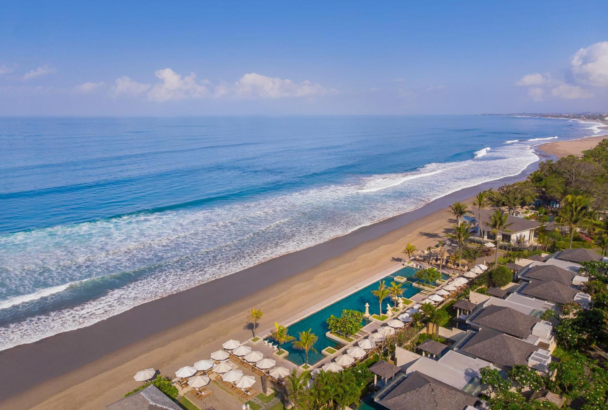 The Seminyak Beach Resort & Spa Esterno foto Aerial view of the beach