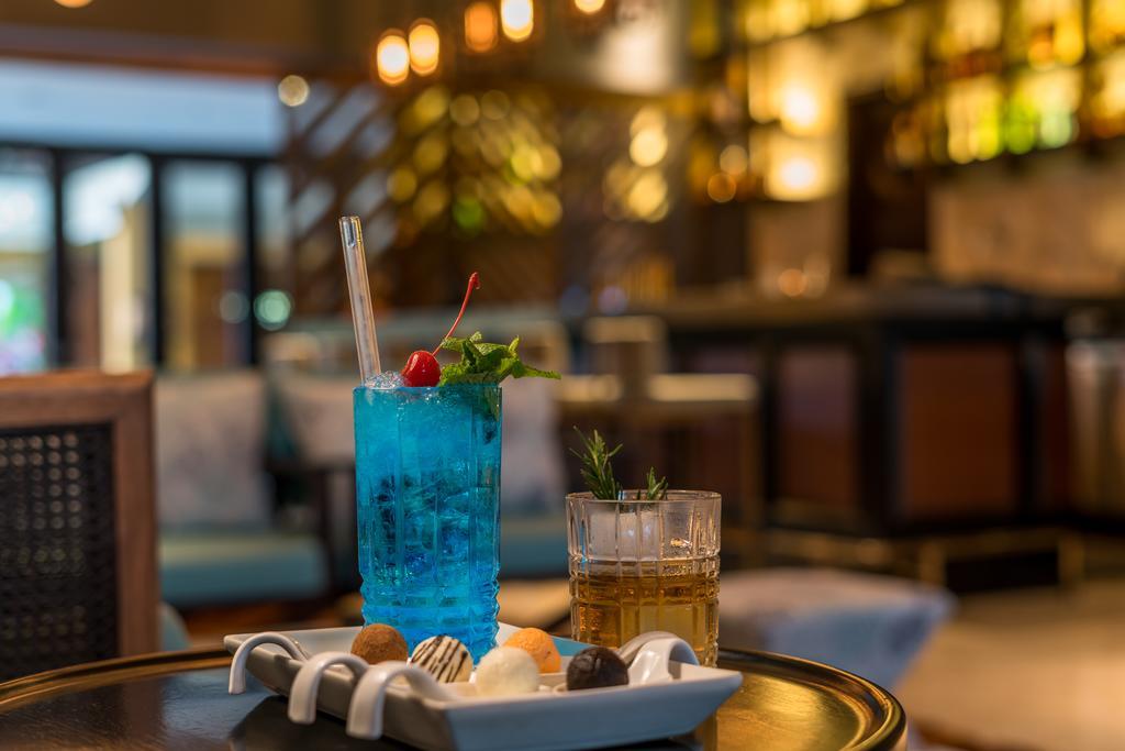 The Seminyak Beach Resort & Spa Esterno foto A Blue Hawaii cocktail