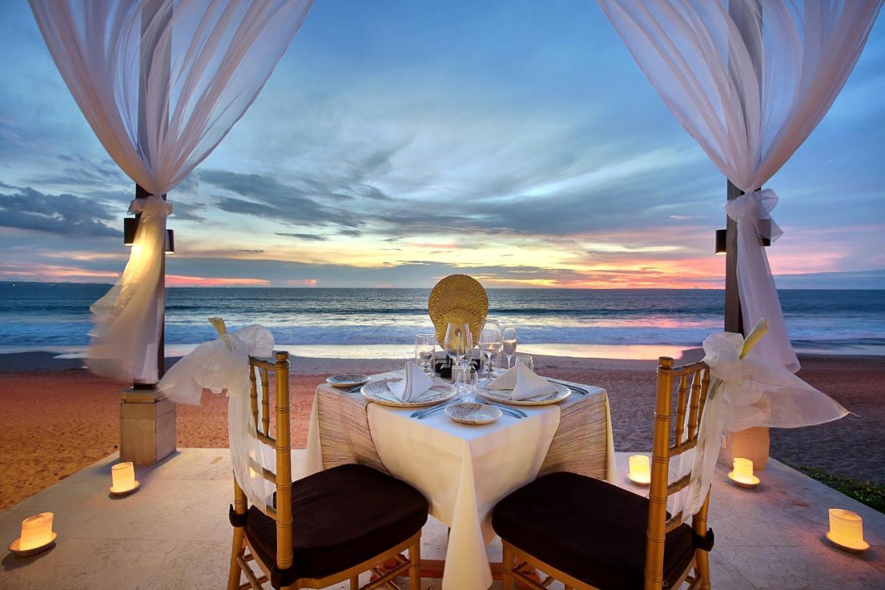 The Seminyak Beach Resort & Spa Esterno foto Sunset dinner at the beach