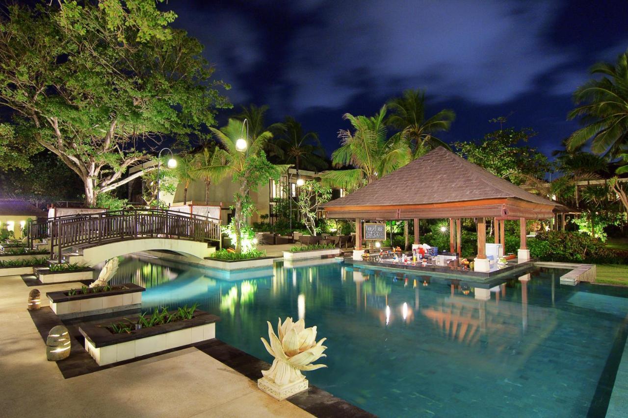 The Seminyak Beach Resort & Spa Esterno foto The swimming pool at the resort