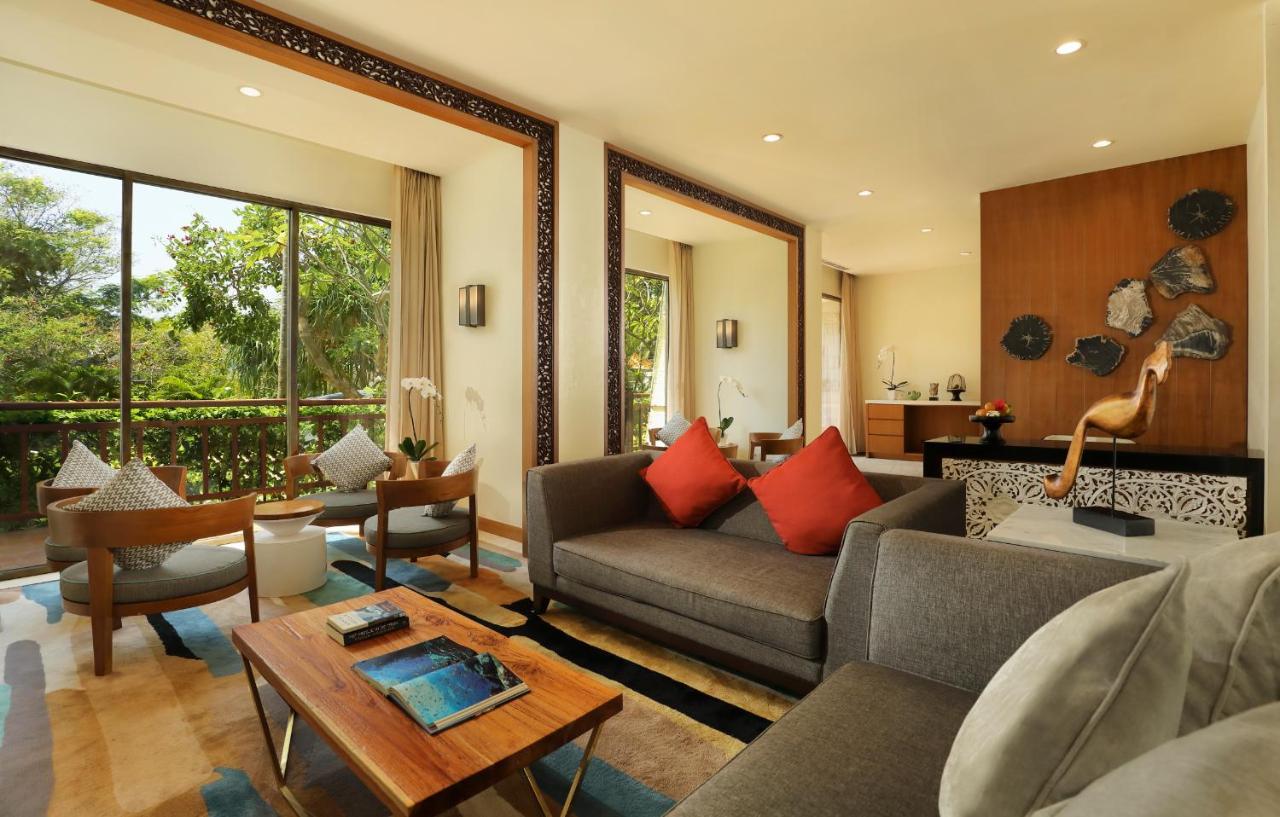 The Seminyak Beach Resort & Spa Esterno foto Living room of a suite