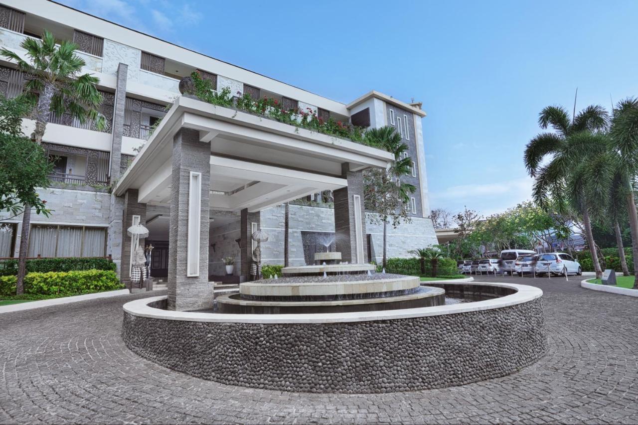 The Seminyak Beach Resort & Spa Esterno foto The main entrance of the hotel